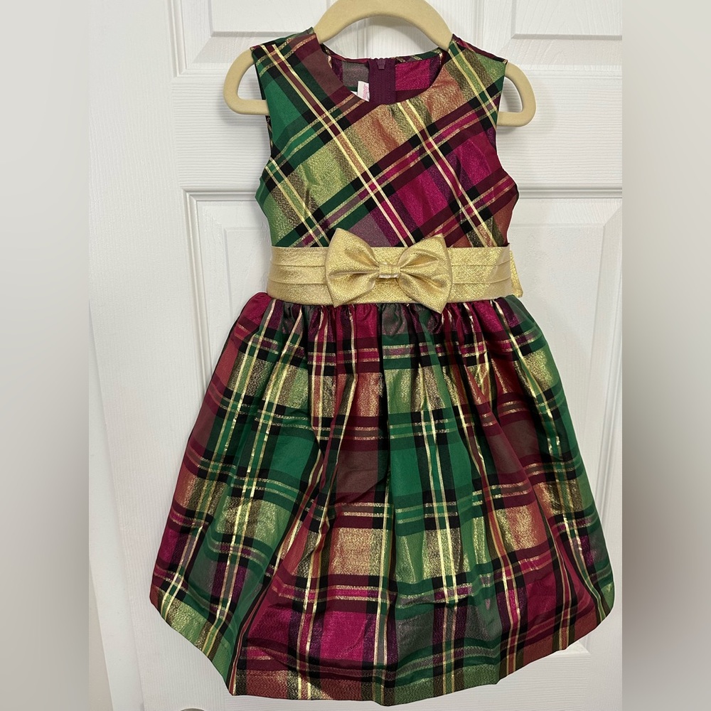 Girls holiday dress. Size 5 worn one time. Bow ties in the back w/ zipper